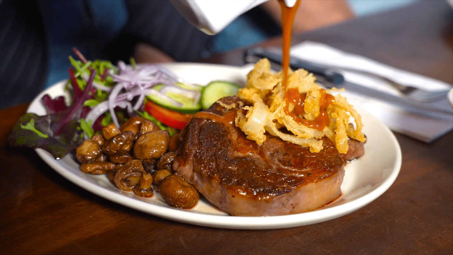 treacys-bar-restaurant-gallery-06-1.jpg